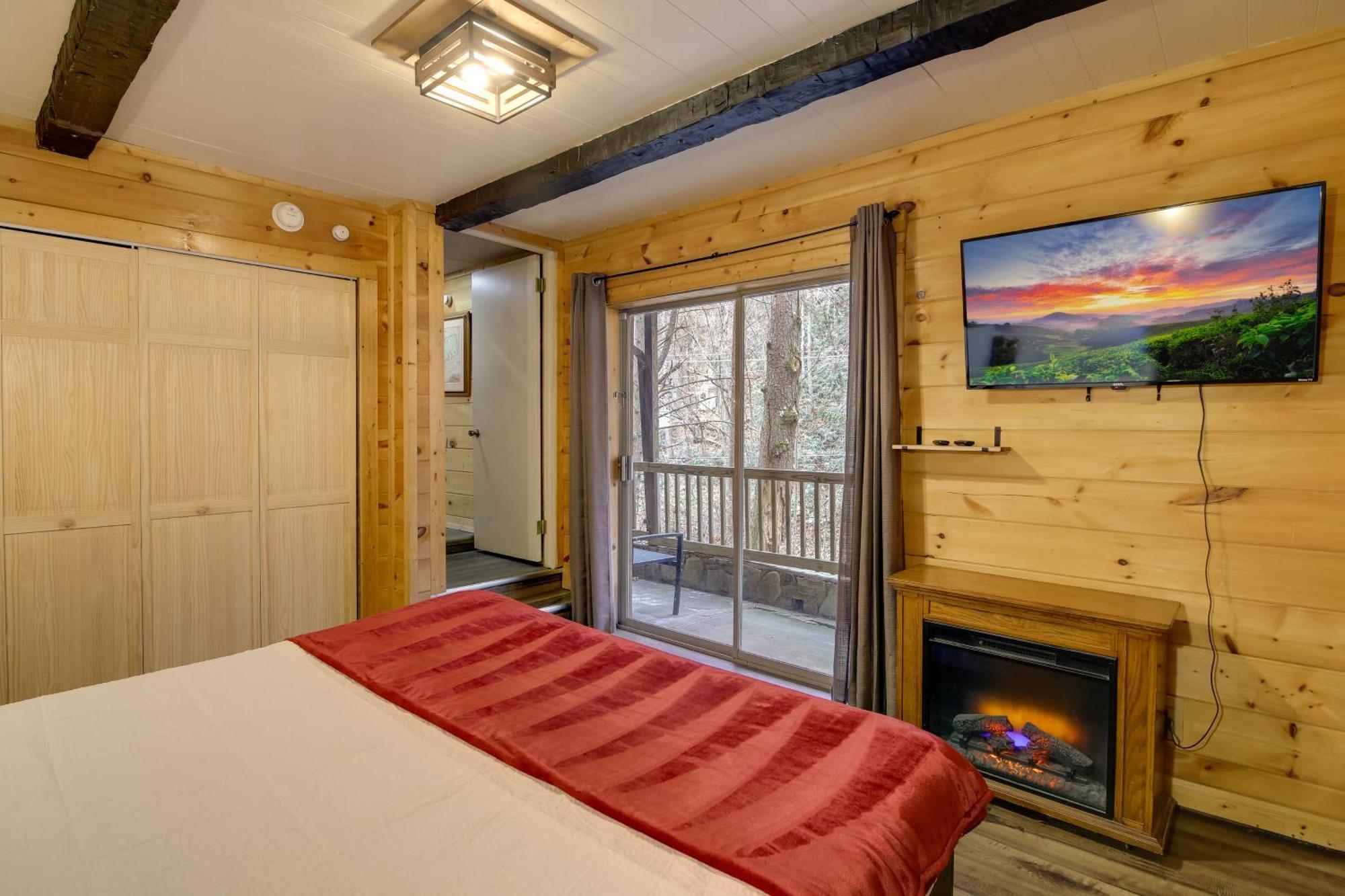 Gatlinburg A-Frame Home With Hot Tub Near Parkway Exterior foto