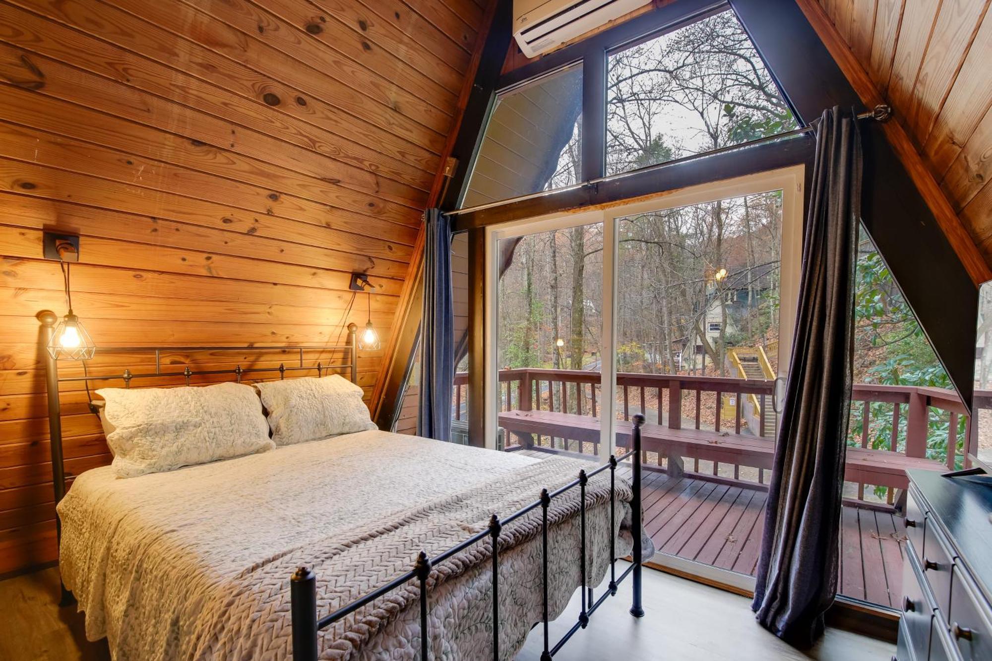 Gatlinburg A-Frame Home With Hot Tub Near Parkway Exterior foto